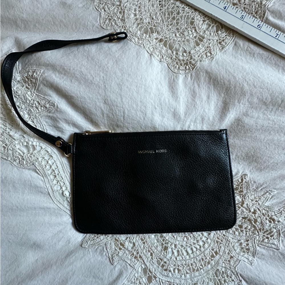 ❤️Michael Kors Black Leather Clutch/Purse Insert with Removable Strap